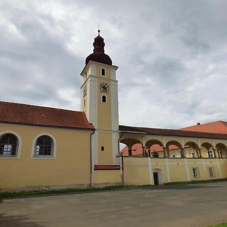 Penzion Nove Dvory Кутна-Гора Экстерьер фото