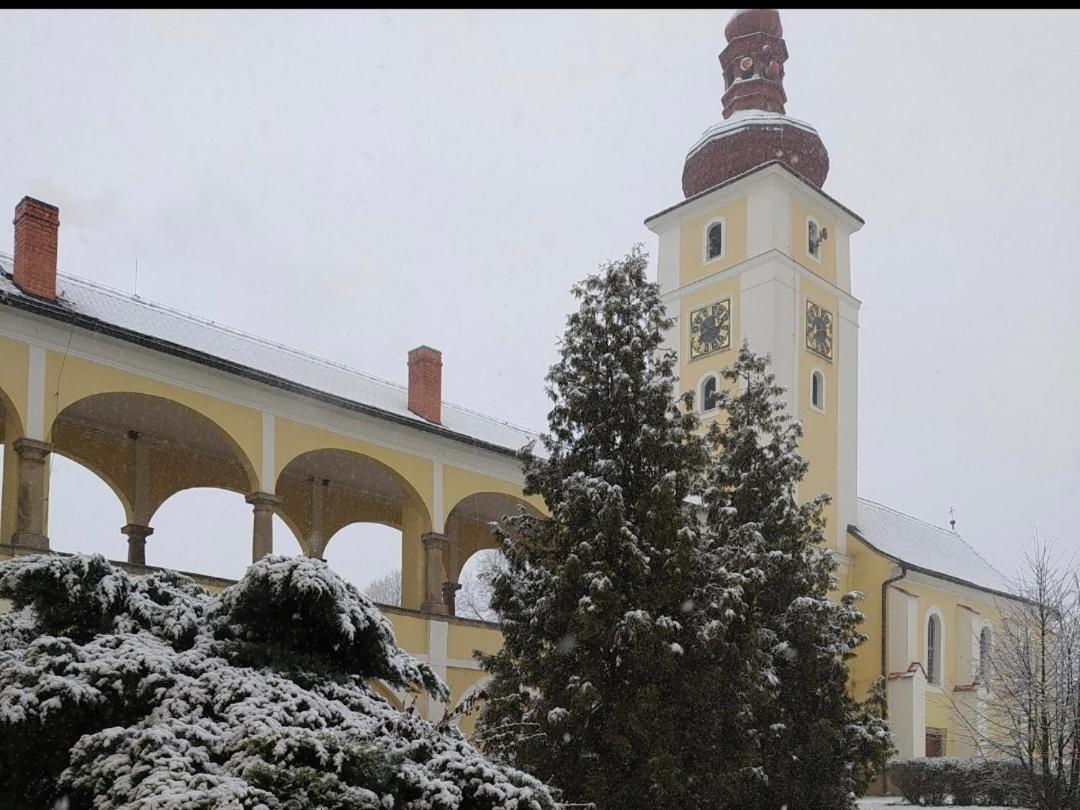 Penzion Nove Dvory Кутна-Гора Экстерьер фото
